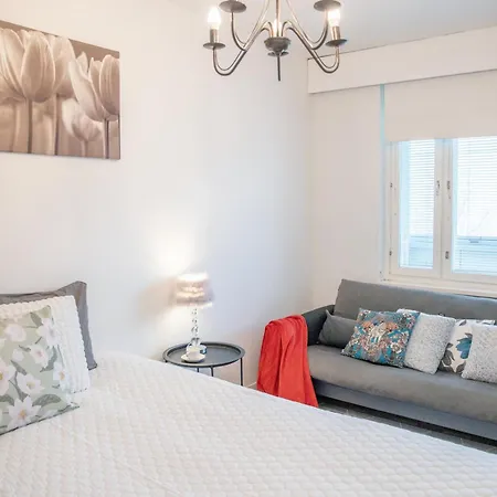 Center Bright 2-rooms Scandinavian 아파트 헬싱키